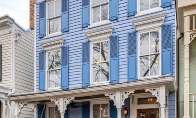 Capitol Hill Apartment | Stylish Studio Unit Close to National Mall – 2.4 Miles Away