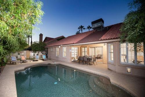 Pecos West House | Stylish & Sunny With Heated Pool In The Foothills!