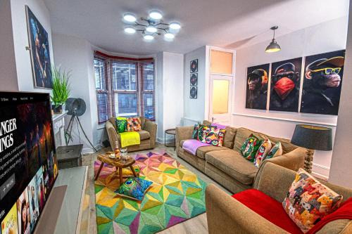 Montpelier House | Stylish Super Central Modern Townhouse Retreat