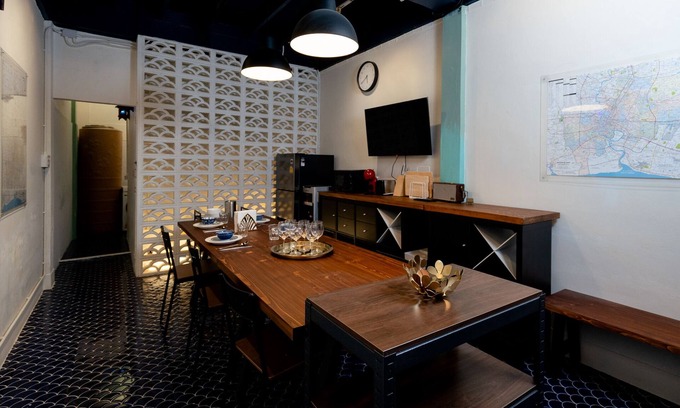 Yan Nawa House | Stylish townhome w/working station- 5mins to food, fun,metro