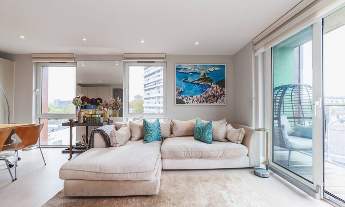 Latchmere Apartment | Stylish Three-Bedroom Battersea Flat