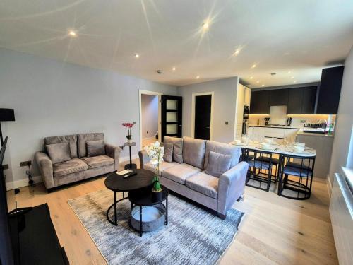 South Hampstead Apartment | Stylish Three Bedroom Ensuite Duplex Apartment in West Hampstead