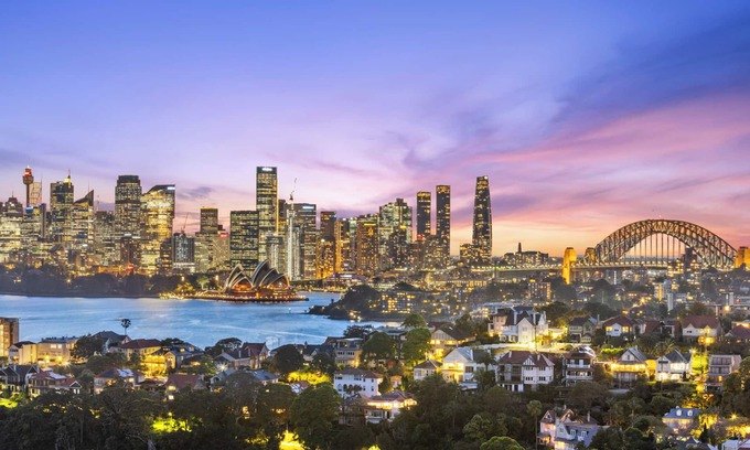 Mosman Apartment | Stylish Top-Floor Studio with Scenic Mosman Bay & Sydney City Views