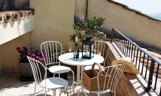 Montedinove House | Stylish Townhouse in the midst of a beautiful hill top village