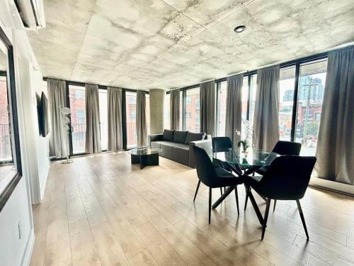 Griffintown Apartment | Stylish Two bedroom Apartment in Griffintown
