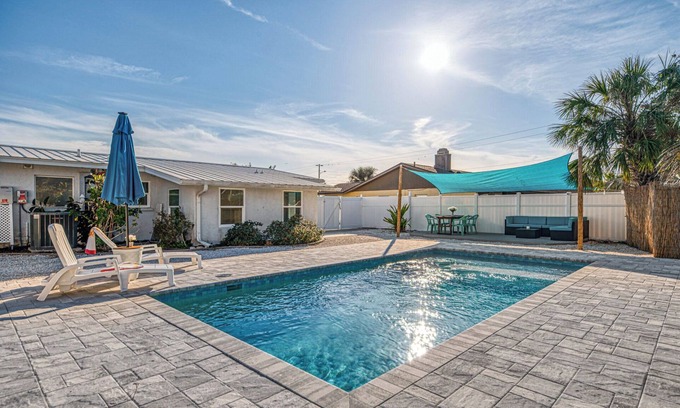 Venice House | Stylish Venice Island Pool Home