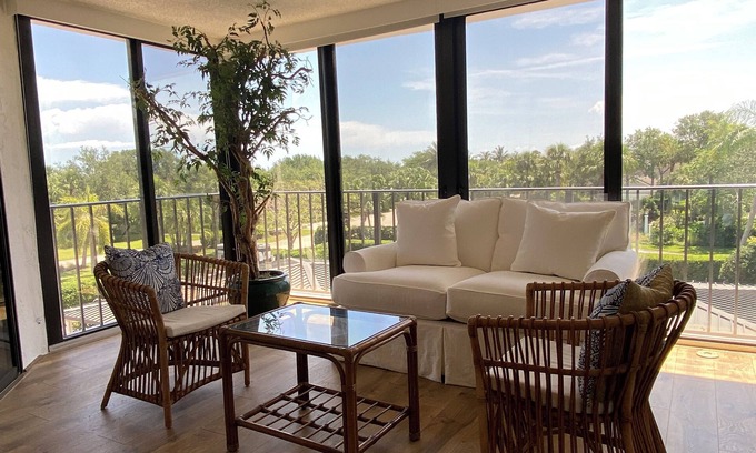 South Beach Condo | Stylish Vero Retreat - Minutes from downtown with Moorings private beach access
