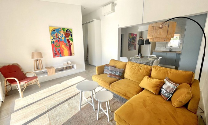 Stari Grad House | Stylish villa by the seafront