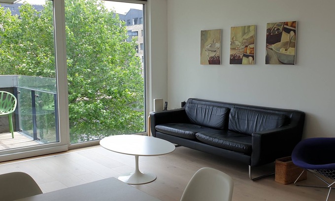 Angel Apartment | Stylish waterside apartment, near The Angel, a historic part of central London