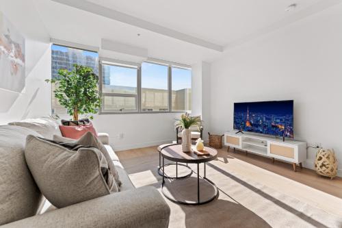 West Los Angeles Apartment | Stylish Westwood Apartment - Steps from UCLA-2 bedroom 2 bath