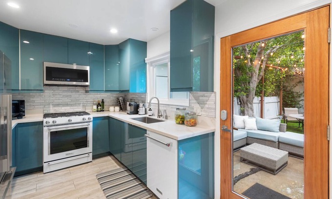 Brentwood House | Stylishly Renovated Townhouse in Prime Brentwood Location