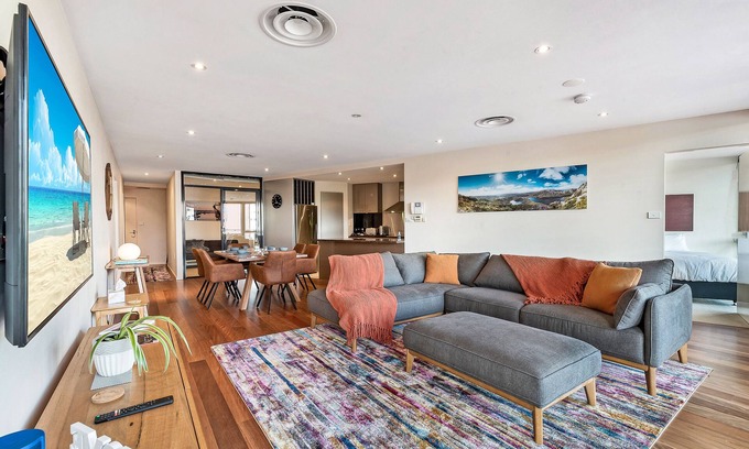 Sullivan's Cove Apartment | SUB PENTHOUSE LUXE SUITE. CBD. FREE PARKING.