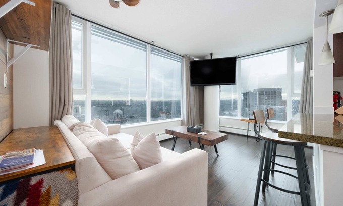 Crosstown Apartment | Sub-Penthouse Oasis with Jacuzzi, Pool, Sauna & Gym