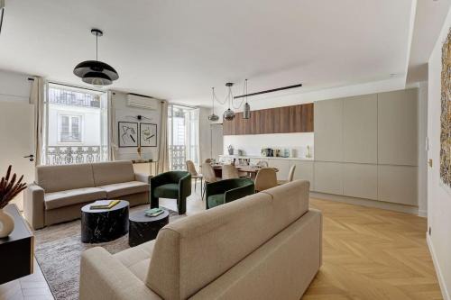 8th Arrondissement Apartment | Sublime Apartment Champs Elysées 8Guests 3Bdr