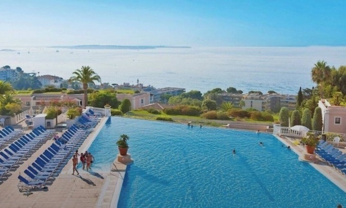 La Croix des Gardes Apartment | Sublime Cannes apartment with sea view terrace - sleeps 6, pets welcome