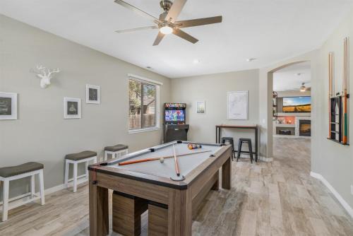 Ponderosa Trails House | Sublime Mountain Retreat Pool Table Fire-Pit Arcade Game Ideal Location w Central AC