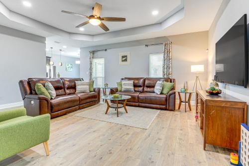 Saint Elmo House | Suburban Bliss! Cozy Home with Neighborhood Perks