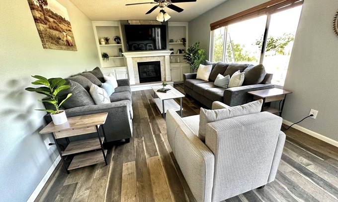 Urbandale House | Suburban Oasis with Hot Tub Spa