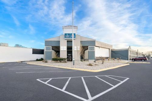 Kearney Hotel | Suburban Studios, Kearney