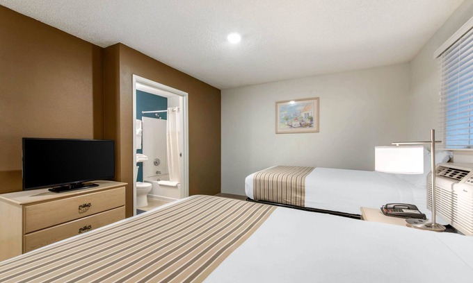Lakeland Hotel | Suburban Studios Lakeland North I-4
