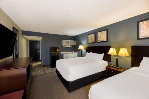 San Angelo Hotel | Suburban Studios San Angelo near Convention Center