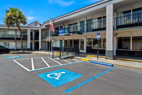 Orange Park Hotel | Suburban Studios