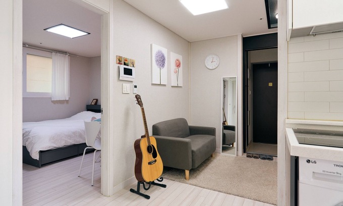Hwagok-dong Villa | [Subway 3min] Spacious Villa w/Living Room & Bed Room Close to Hongdae