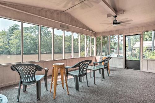 Jefferson House | Sues Camp with Caddo Lake Access and Dock!