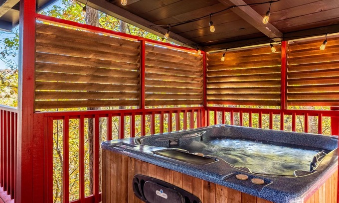 Gatlinburg - Pigeon Forge Cabin | Sugar Bear