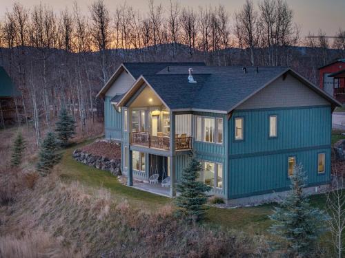 Star Valley Ranch House | Sugar Loaf Haven by KABINO Huge Views Garage Gym Room Fishing Snowmobile
