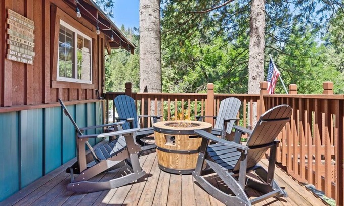 Sugar Pine Cabin | Sugar Pine cabin in the woods/King bed/Fire pit