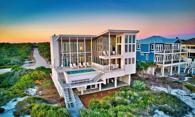 Plantation House | Sugar Sands Sanctuary: Gorgeous Beachfront Home, Infinity Pool, 5 Masters