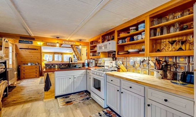 Carrabassett Valley House | Sugarloaf Home, 2 bedrooms plus loft, 2 bathrooms - family & dog friendly