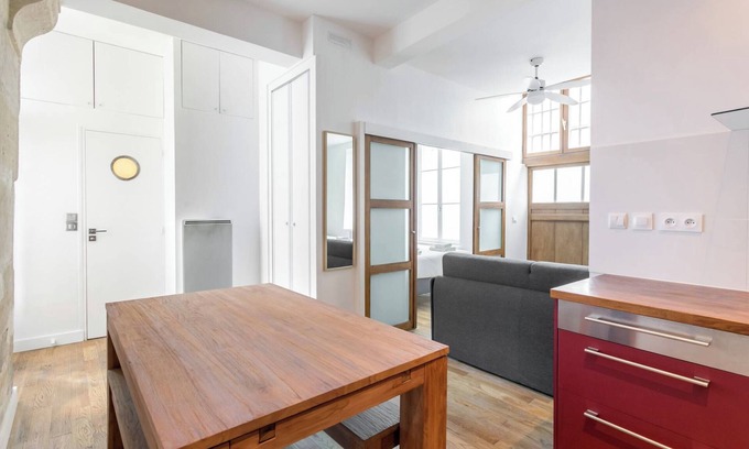Arsenal Apartment | Suit Du Lion/AC Historic Flat, Marais, 4-5 Guests