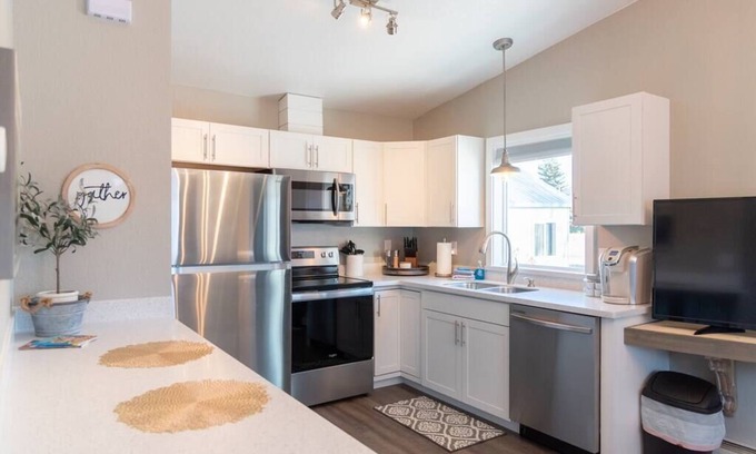 Palmer Apartment | Suite 10 Downtown Palmer