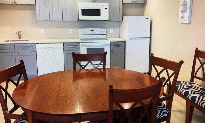 Long Beach Apartment | Suite 105 - 2 Bedroom Apartment - Sandy Beach Suites - PET FRIENDLY
