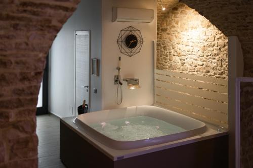 Palo del Colle Bed & Breakfast | Suite 123 Luxury B&B Con Jacuzzi