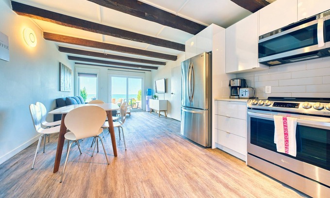 Wainfleet Cottage | Suite 211: Beautiful 3-Bedroom Beachfront Townhouse