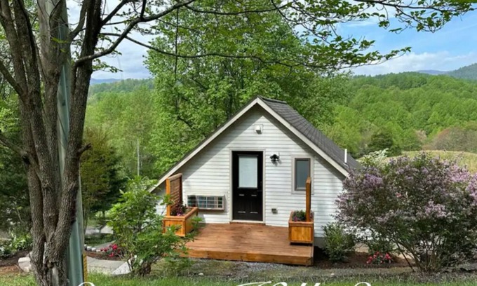 Etlan Apartment | Suite at Spring Hill
