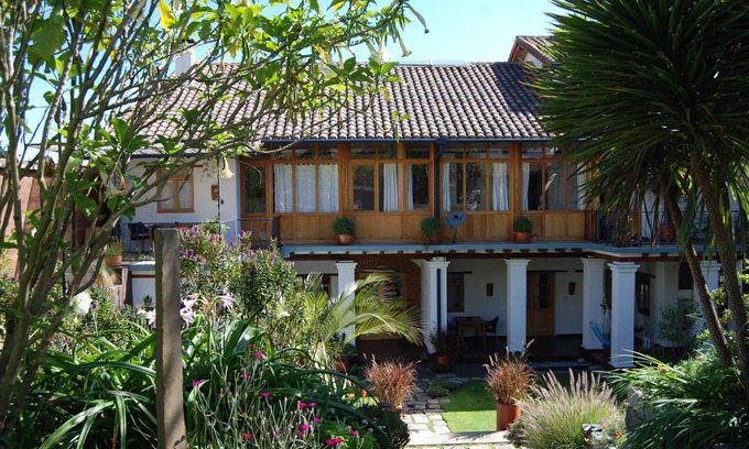 Centro Historico Apartment | Suite Colibri with beautiful gardens in Historical Quito