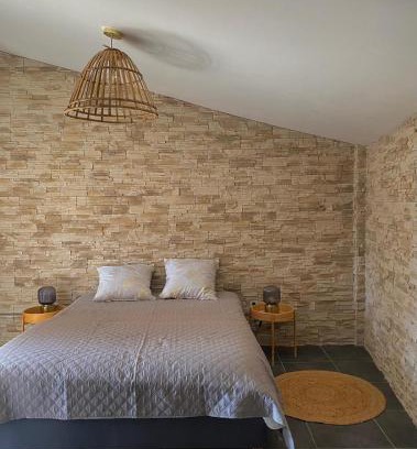 Saint-Martin-de-Crau Bed & Breakfast | Suite cosy indépendante avec extérieur
