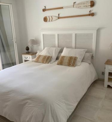 La Londe-les-Maures Bed & Breakfast | Suite dans un petit paradis