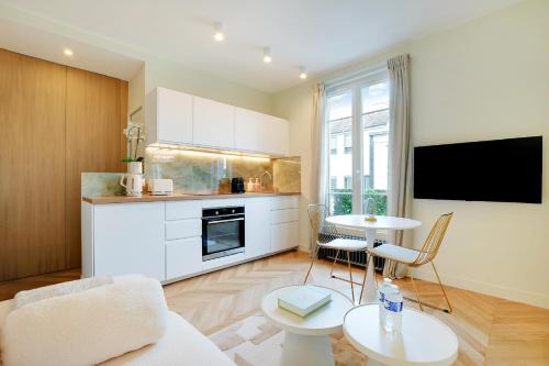 Silly-Gallieni Apartment | Suite Deluxe 2 by Les Maisons de Charloc Homes