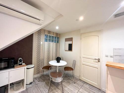 Republique - Tolstoi Apartment | Suite Eltone