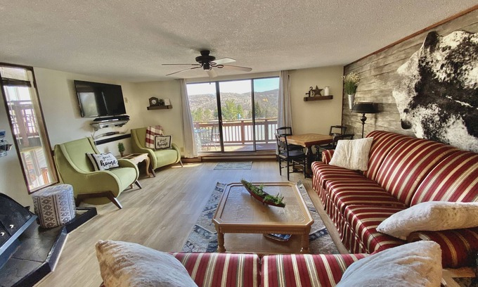 Sugar Mountain Villa | Suite Escape@Snowlake w/Discounts-Walk to Lifts - Huge Bedrooms w/private baths