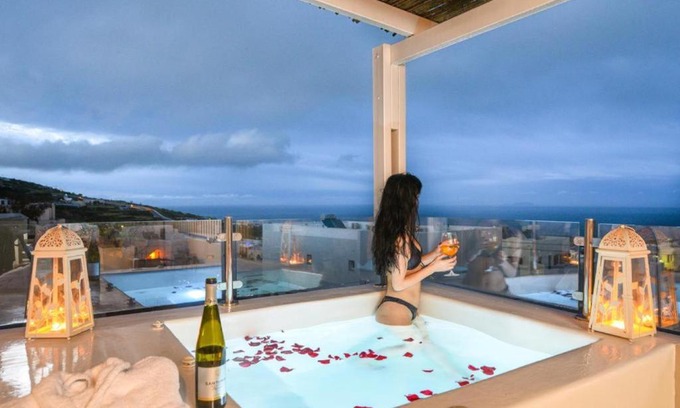 Fira Villa | Suite Home Santorini