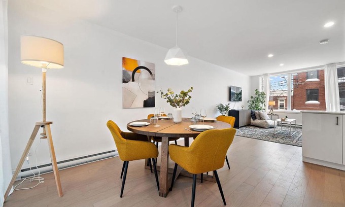 Plateau Mont Royal Apartment | Suite In The Heart Of Le Plateau - 201