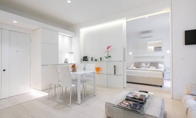 Oltrarno Apartment | Suite Jasmine Well designed apartment near Ponte Vecchio by Mmega