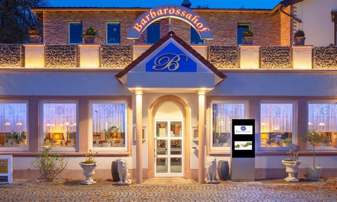 Kaiserslautern Hotel | Suite king-size bed, bath with shower, toilet - Hotel-Restaurant Barbarossahof