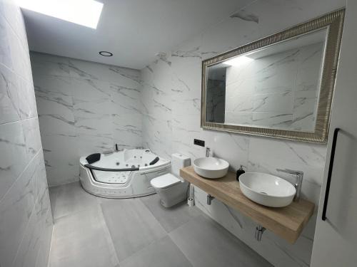 Benalup-Casas Vieja House | Suite Lithos